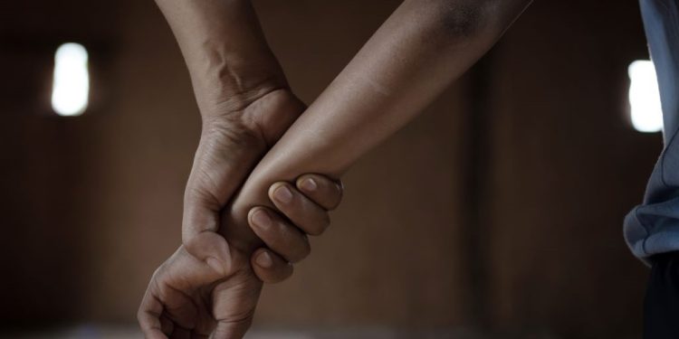 𝐑𝐄𝐏𝐀𝐓𝐑𝐈𝐀𝐍 𝐃𝐄 𝐁𝐎𝐋𝐈𝐕𝐈𝐀 𝐀 𝐌𝐄𝐍𝐎𝐑 𝐕𝐈𝐂𝐓𝐈𝐌𝐀 𝐃𝐄 𝐓𝐑𝐀𝐓𝐀 𝐃𝐄 𝐏𝐄𝐑𝐒𝐎𝐍𝐀𝐒